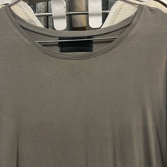 Smart Essential Basic Round Neck Tshirt - Picture 2 of 4